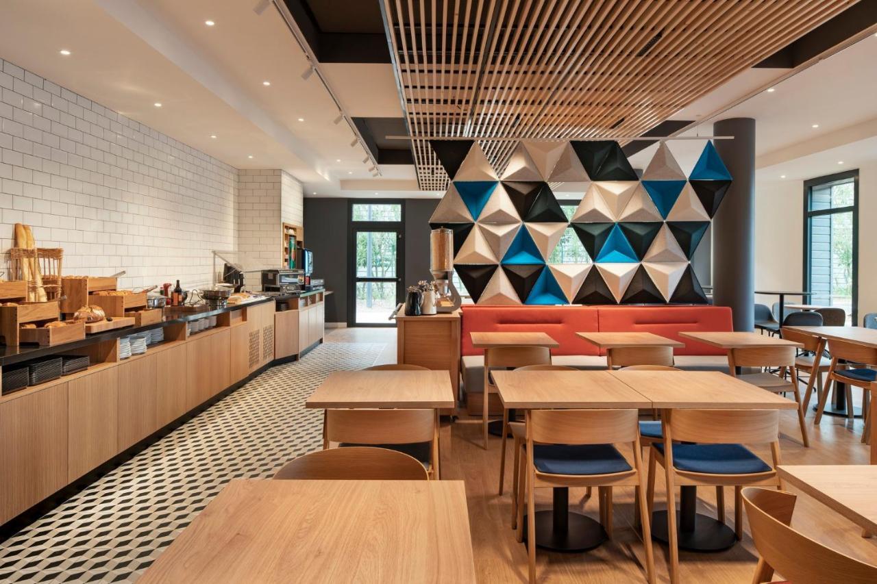 Holiday Inn Express - Marne-La-Vallee Val D'Europe By Ihg บายญี-โรแม็งวีเญร์ ภายนอก รูปภาพ